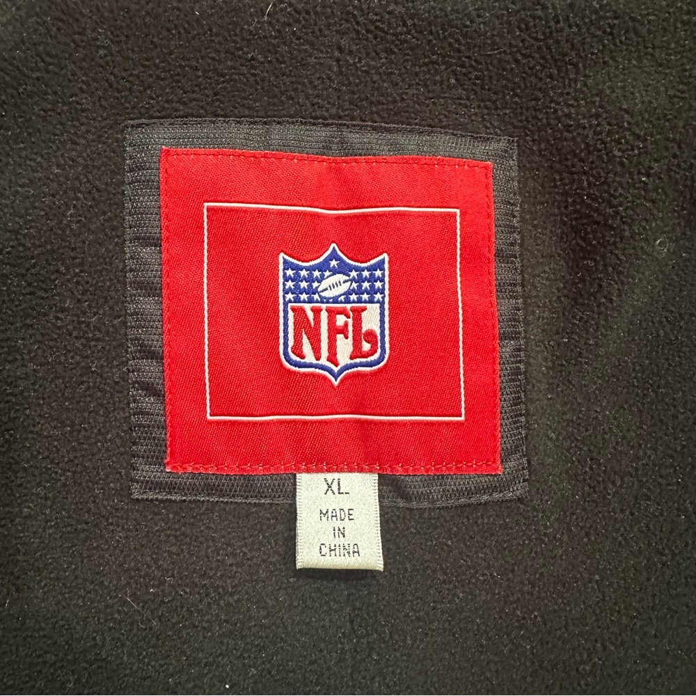 Tampa Bay Buccaneers NFL Red Black Insulated Jacket XL Hooded Zip Pockets - Picture 7 of 15